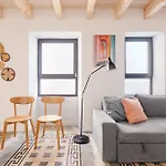 Charming Townhouse With Parking In 度假居 *
