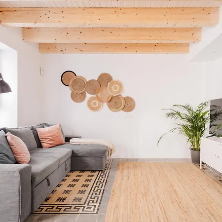 度假居 Charming Townhouse With Parking In *