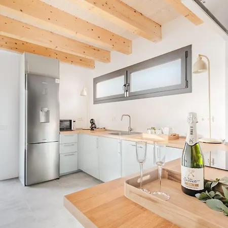 度假居 Charming Townhouse With Parking In *