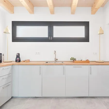 Charming Townhouse With Parking In 度假居 *